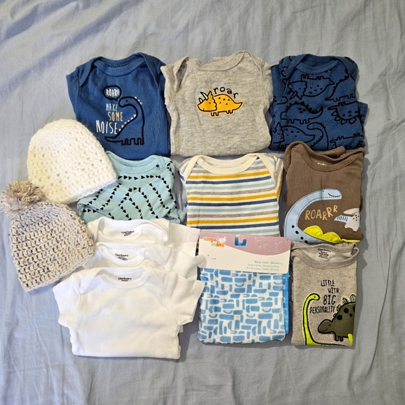 LOT of 16 Newborn Baby Boy Clothes Dinosaurs Theme - Picture 1 of 7